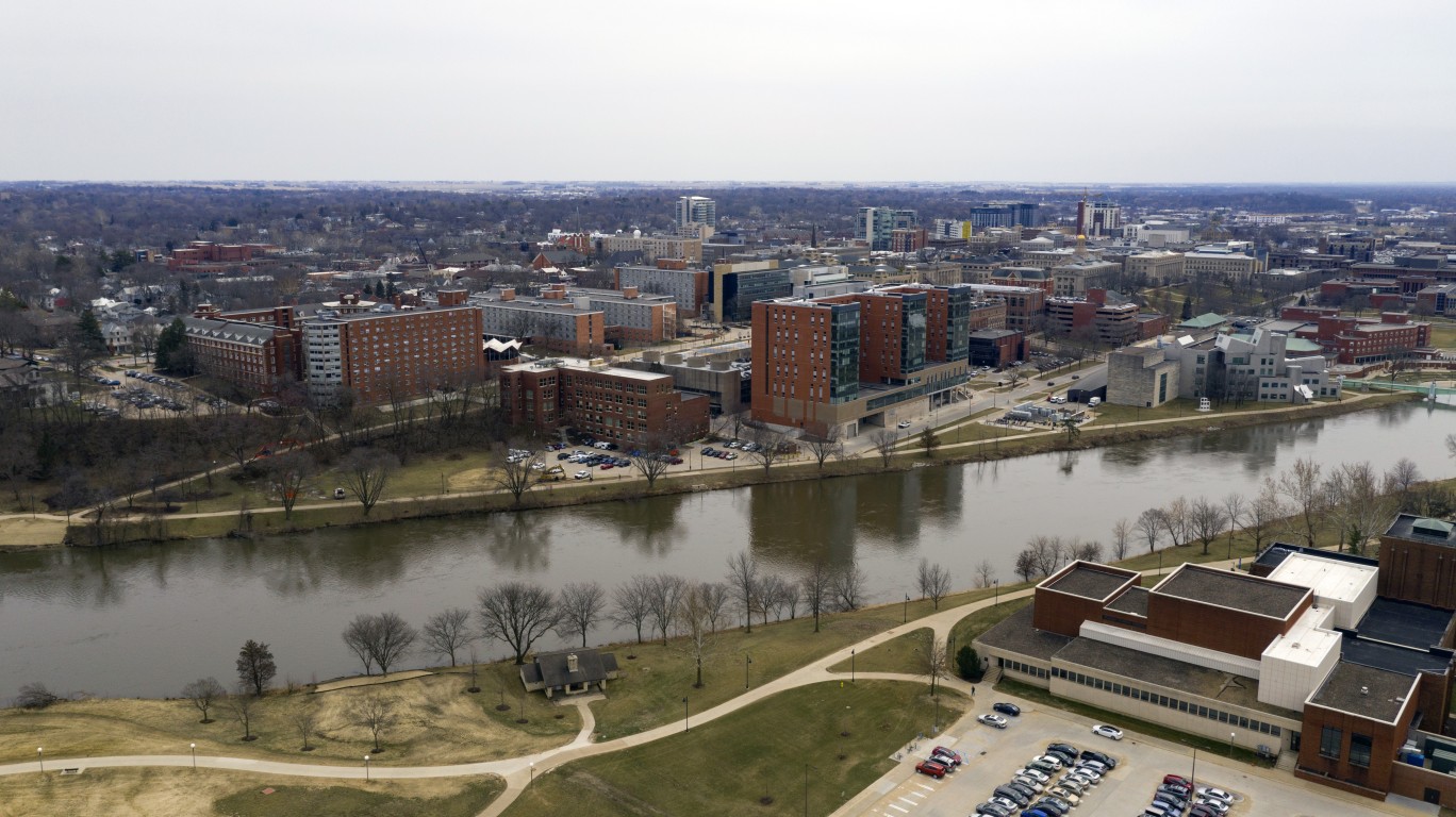 34. Iowa City, IA